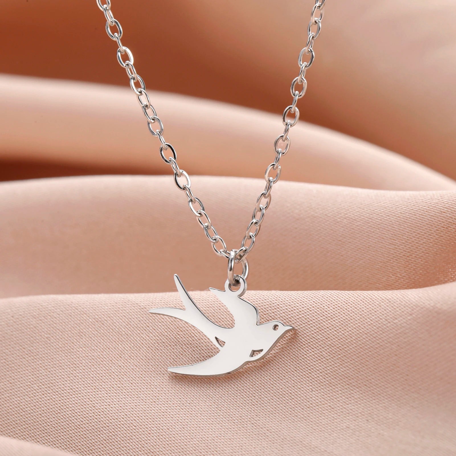 "Andorinha" Necklace