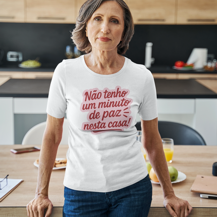 white tshirt with 'não tenho um minuto de paz neste casa!" text, an typical portuguese expression
