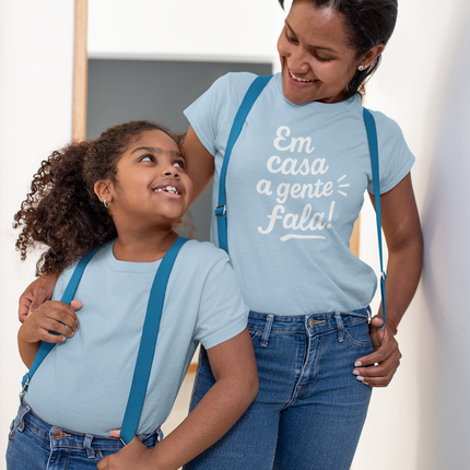 "Em casa a gente fala!" T-shirt