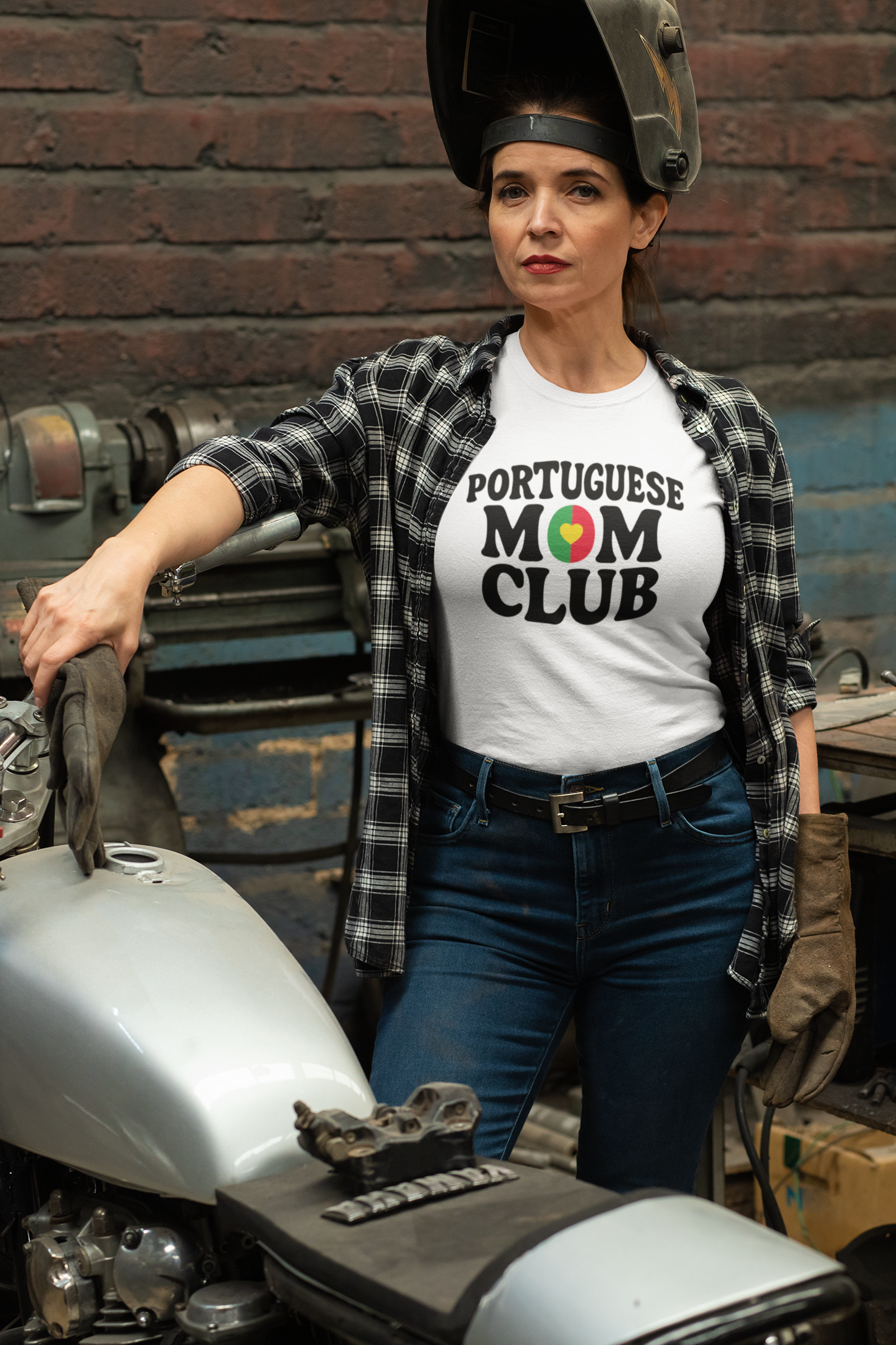 "Portuguese Mom Club" t-shirt