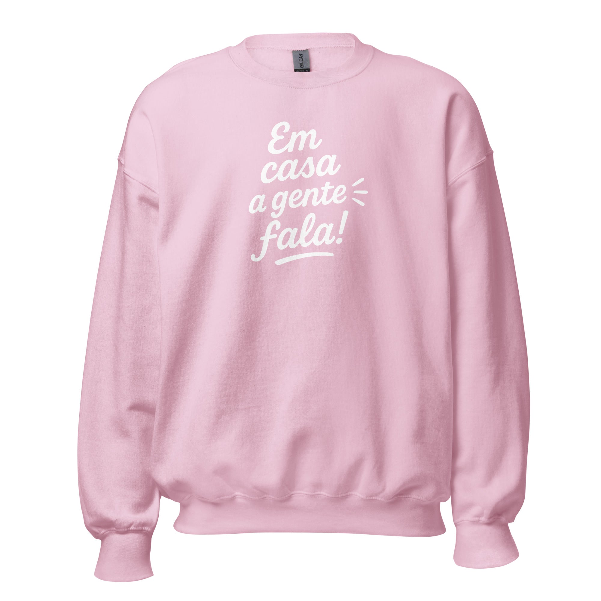 Pink sweatshirt with 'Em casa a gente fala!' text on a white background, an typical portuguese mom expression. 